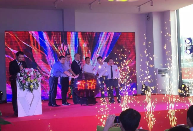 绵阳44118太阳成城集团春风雷诺4S店盛大开业4.jpg